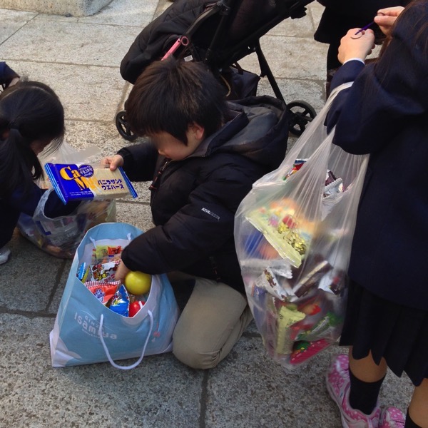 下谷神社の豆まき(したぷら撮影).jpg 下谷神社の豆まき